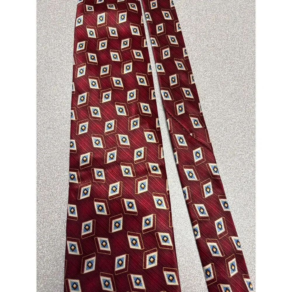 Meeting Street Handmade 100% Silk Maroon Geometric Tie